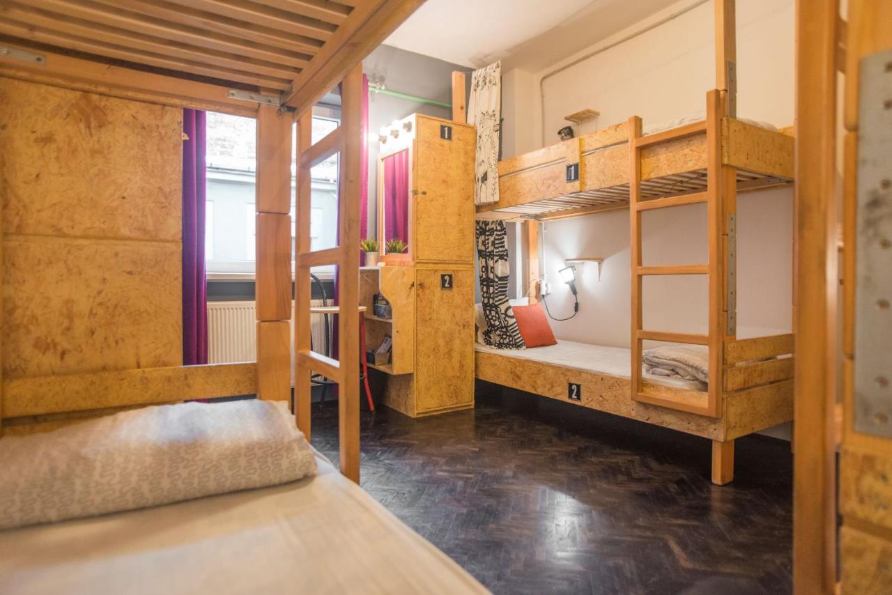 Stay Swanky Hostel Загреб Екстериор снимка